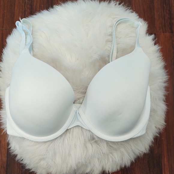 PINK Victoria's Secret Other - PINK Victoria's Secret wear everywhere t-shirt lightly lined